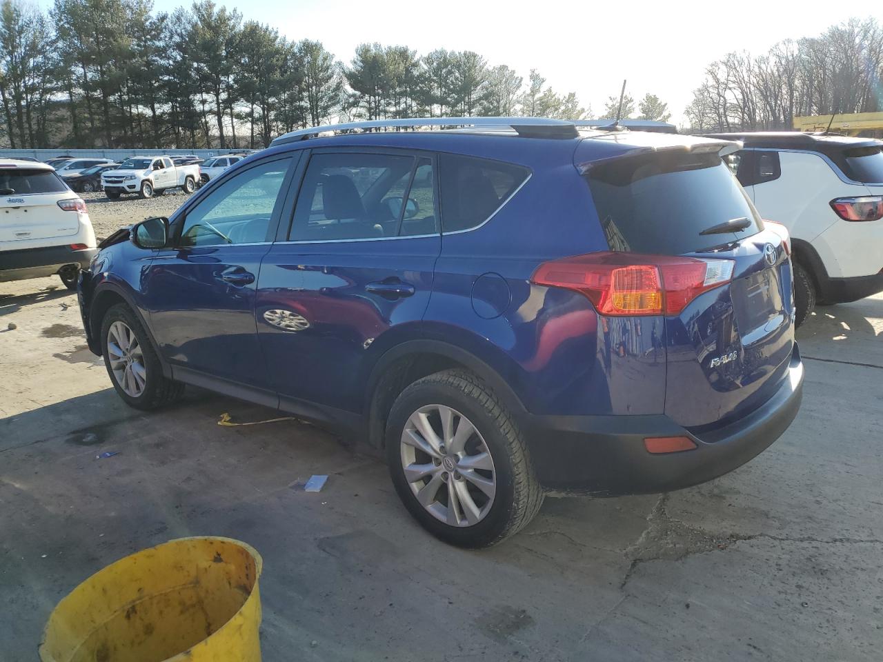 2015 Toyota RAV 4 VIN 2T3DFREV8FW369198 Copart auction photo, front end / minor dent/scratches damage thumbnail 2