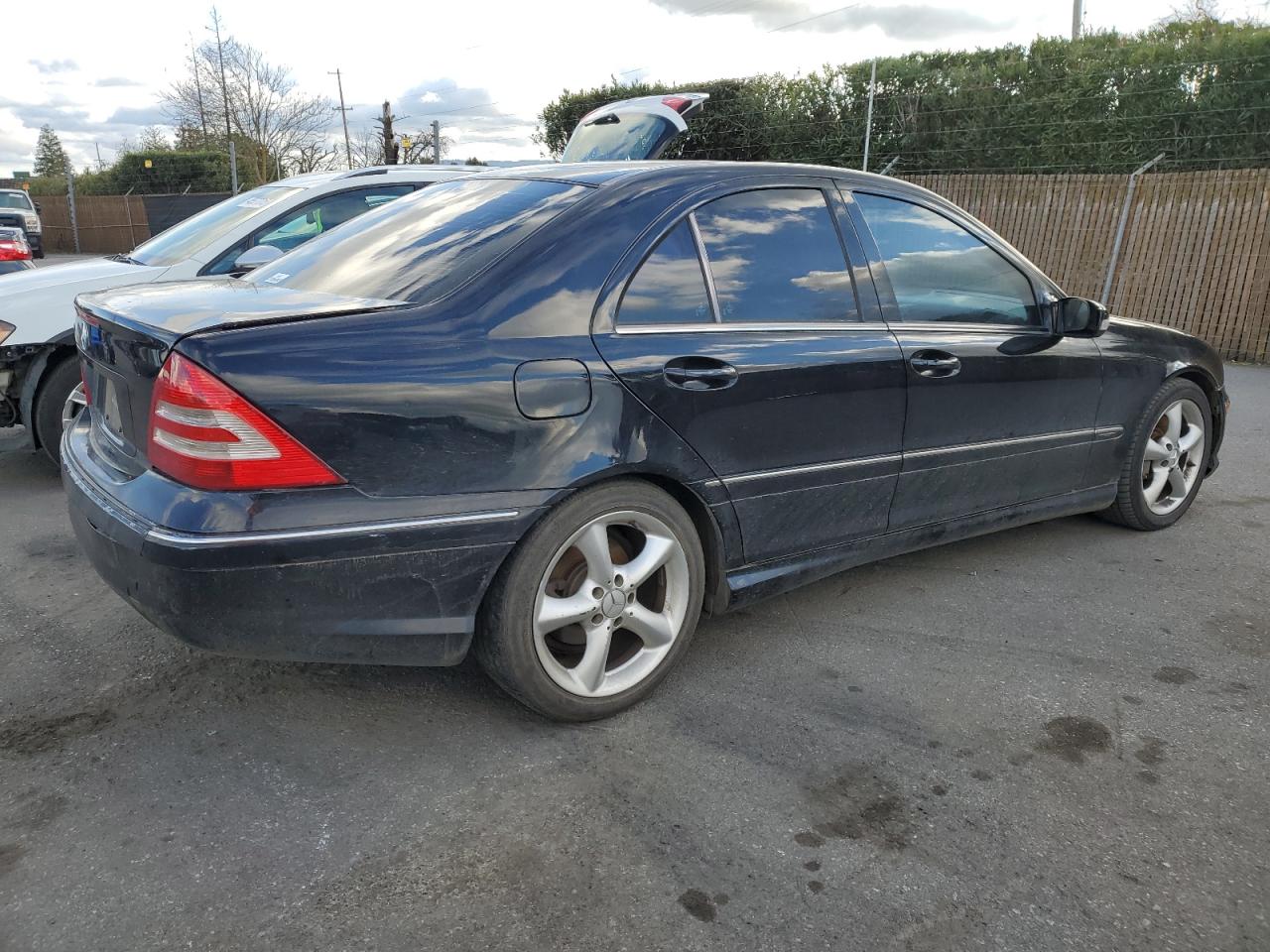 2006 Mercedes-Benz C-klasse VIN WDBRF52H16A866958 Copart auction photo, minor dent/scratches damage thumbnail 3