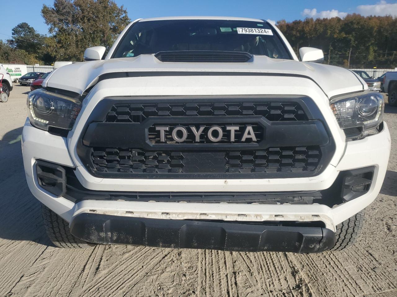 2018 Toyota Tacoma VIN 5TFCZ5AN8JX138677 Copart auction photo, front end / minor dent/scratches damage thumbnail 5