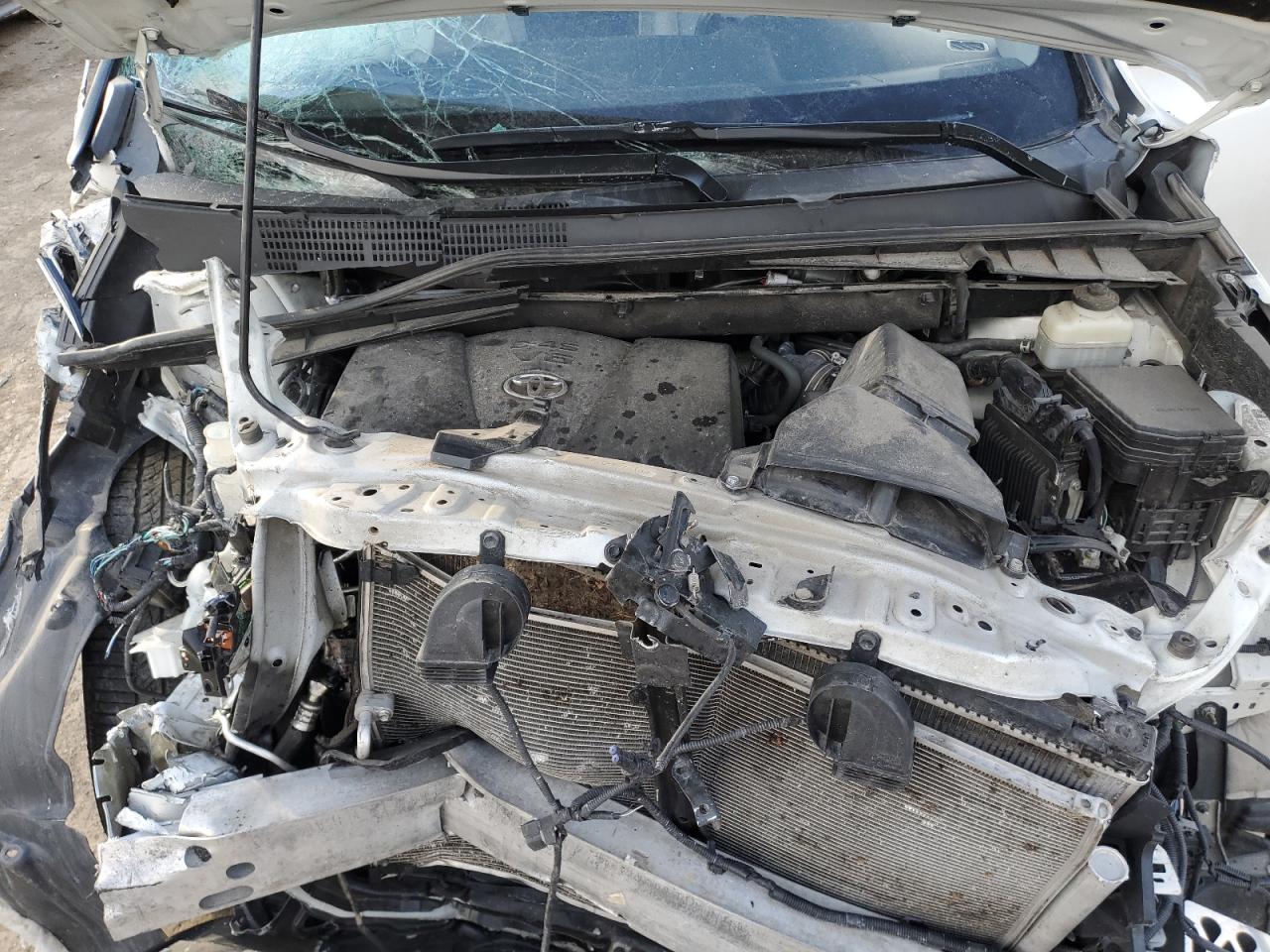 2018 Toyota Highlander VIN 5TDDZRFH9JS863760 Copart auction photo, front end / side damage thumbnail 13