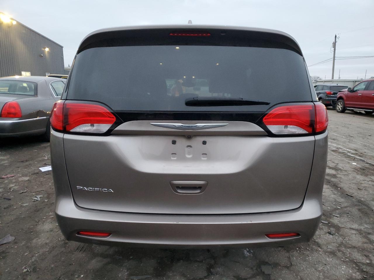 2017 Chrysler Pacifica VIN 2C4RC1CG3HR628603 Copart auction photo, side / front end damage thumbnail 6