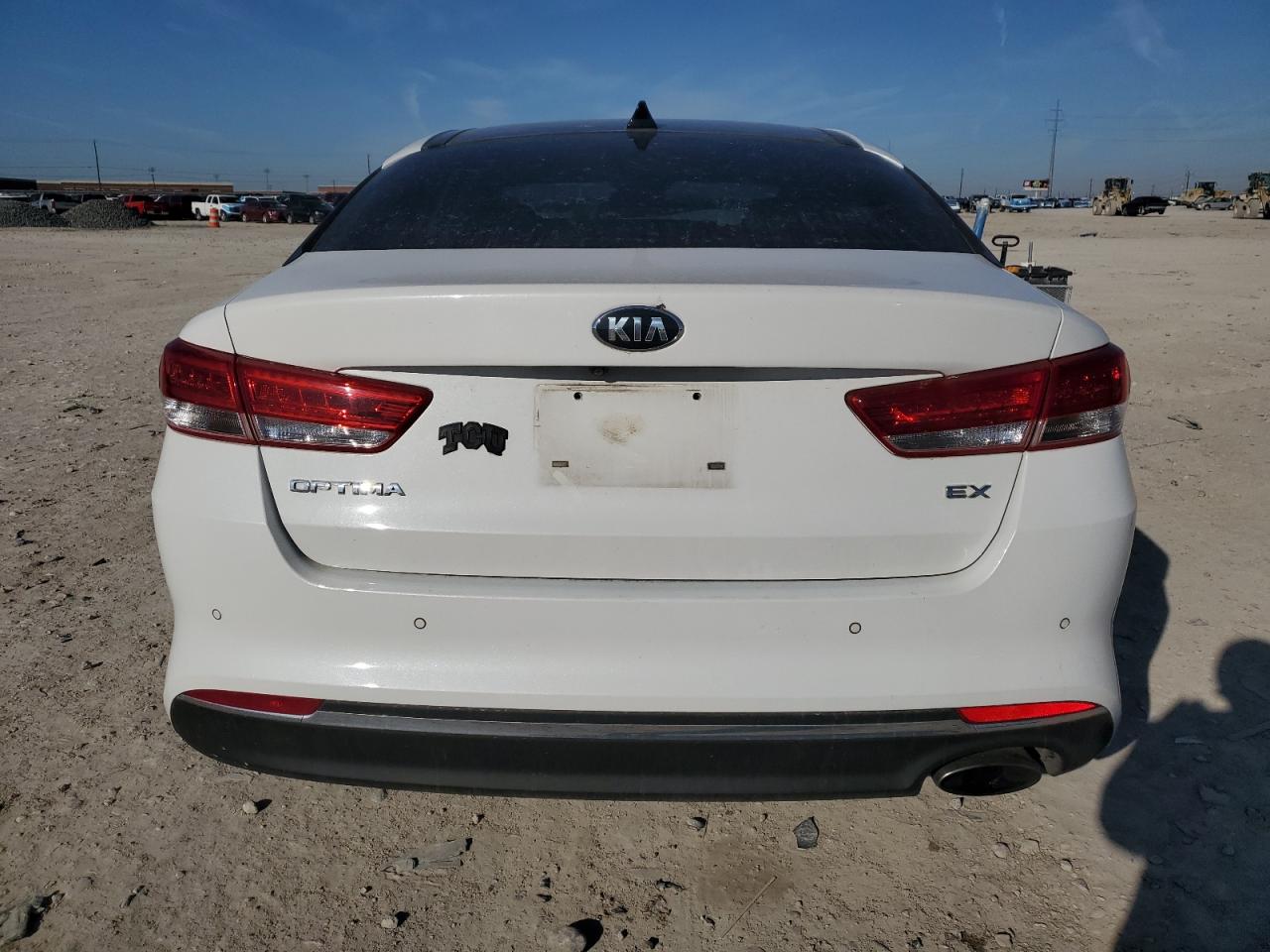 2016 KIA Optima VIN 5XXGU4L33GG090026 Copart auction photo, front end / minor dent/scratches damage thumbnail 6