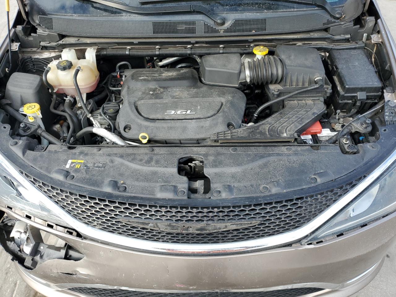 2018 Chrysler Pacifica VIN 2C4RC1BG3JR128741 Copart auction photo, front end / rear end damage thumbnail 12