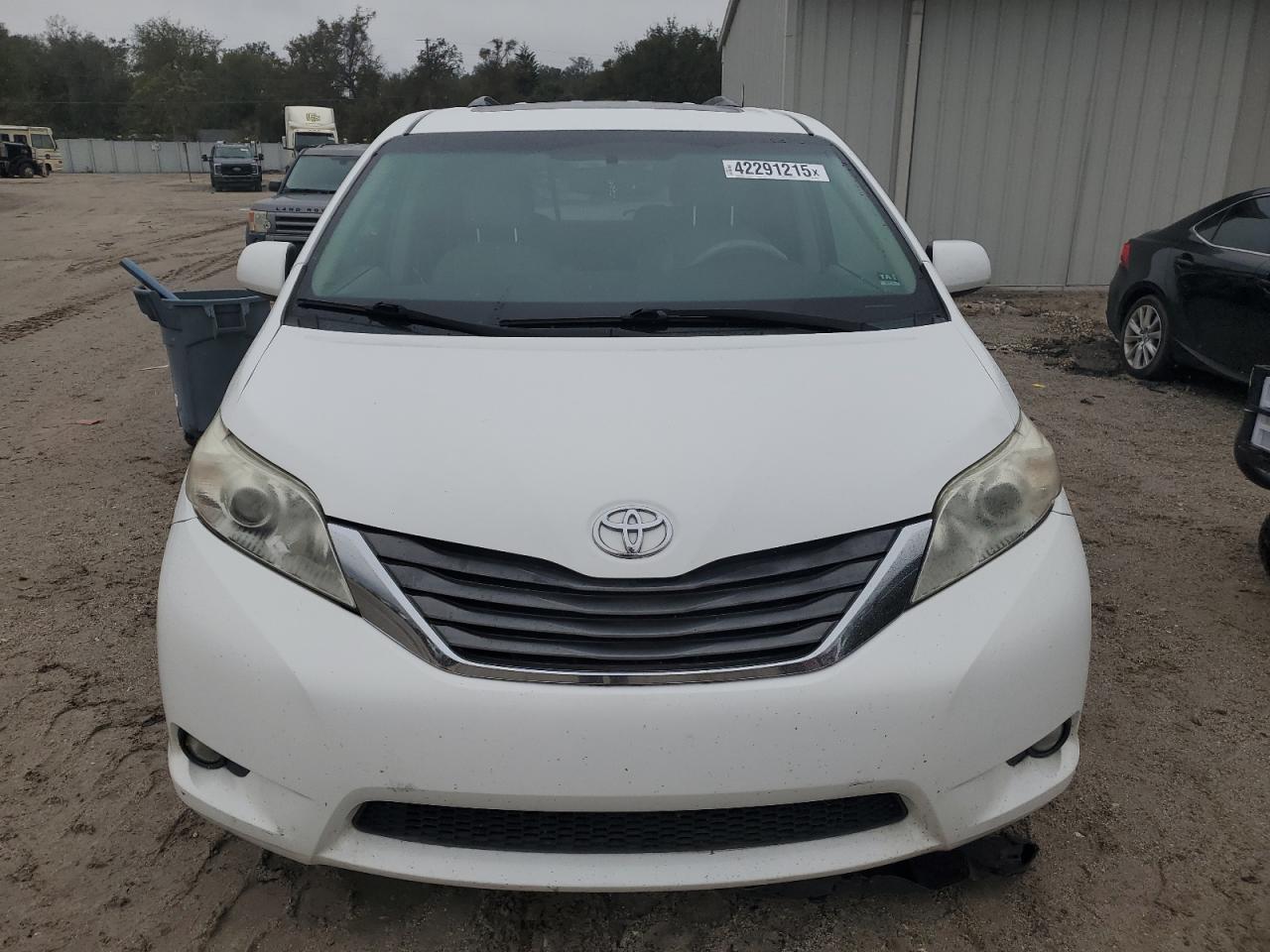 2011 Toyota Sienna VIN 5TDYK3DC1BS096420 Copart auction photo, minor dent/scratches damage thumbnail 5