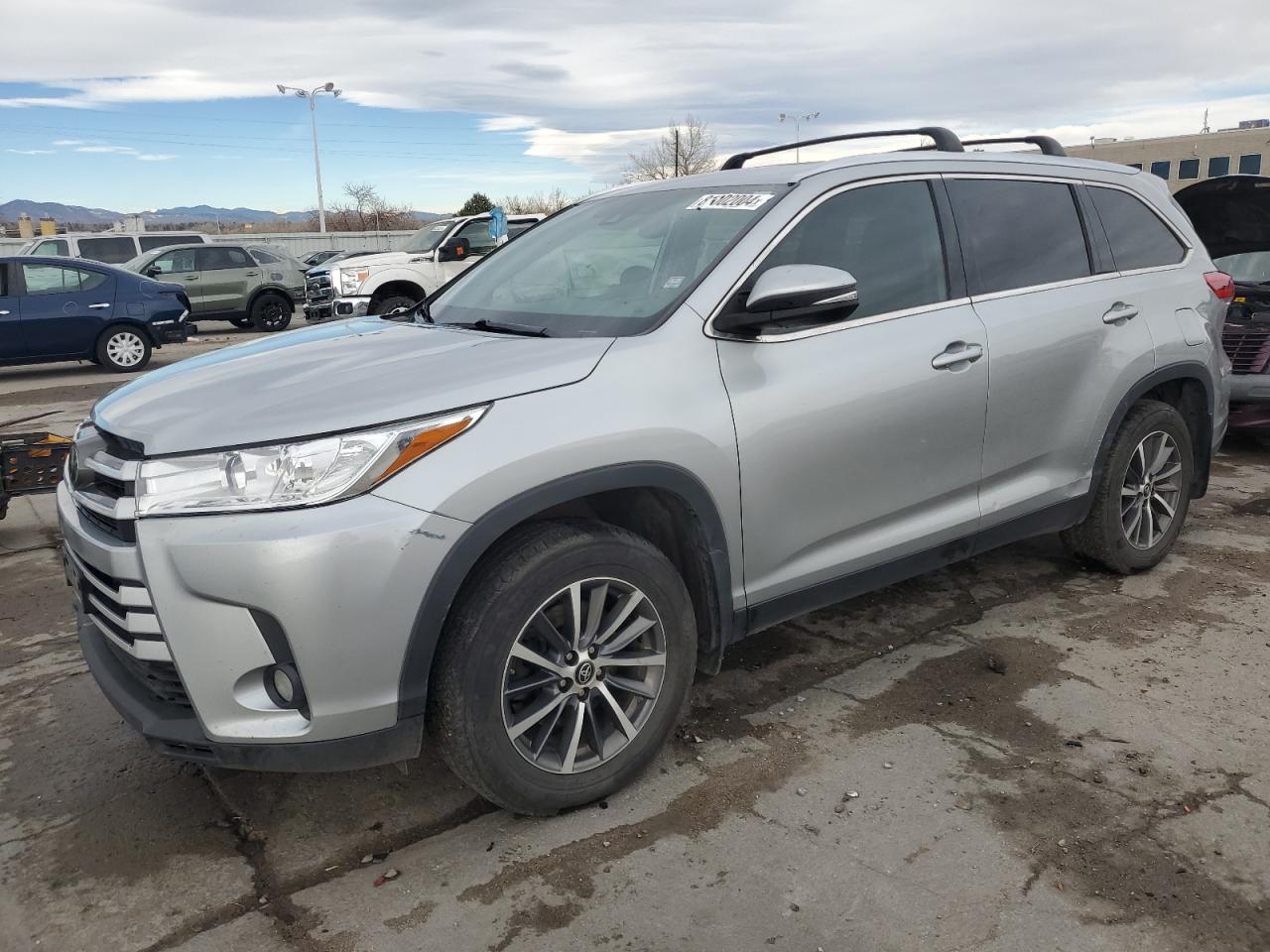 2019 Toyota Highlander VIN 5TDJZRFH1KS570438