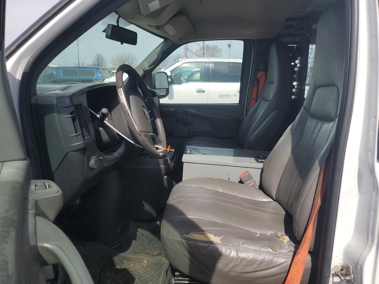 2013 Chevrolet Express VIN 1GCWGFCA7D1142973 Copart auction photo, minor dent/scratches damage thumbnail 7