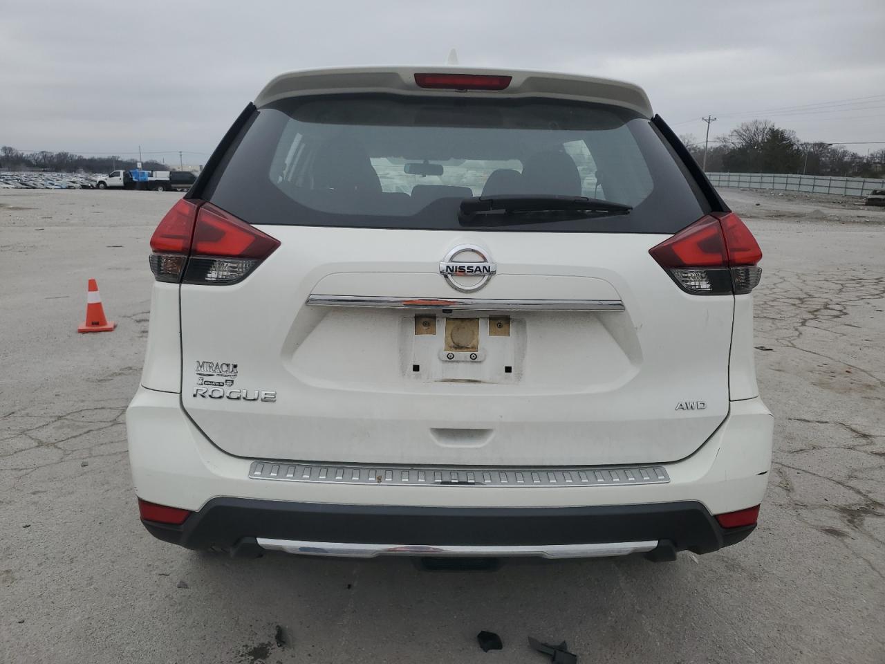 2017 Nissan Rogue VIN JN8AT2MV8HW005683 Copart auction photo, front end damage thumbnail 6