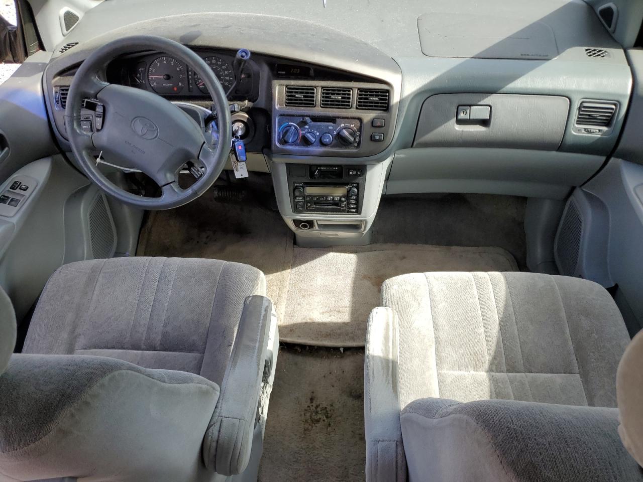 2000 Toyota Sienna VIN 4T3ZF13C3YU188909 Copart auction photo, front end damage thumbnail 8