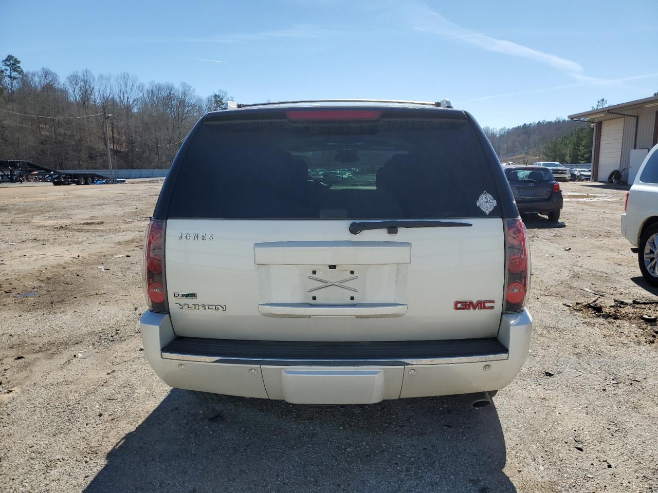 2011 GMC Yukon VIN 1GKS2EEF4BR362350 Copart auction photo, side damage thumbnail 6