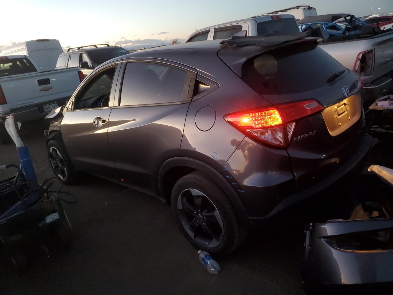 2018 Honda HR-V VIN 3CZRU6H53JG711942 Copart auction photo, front end / side damage thumbnail 2