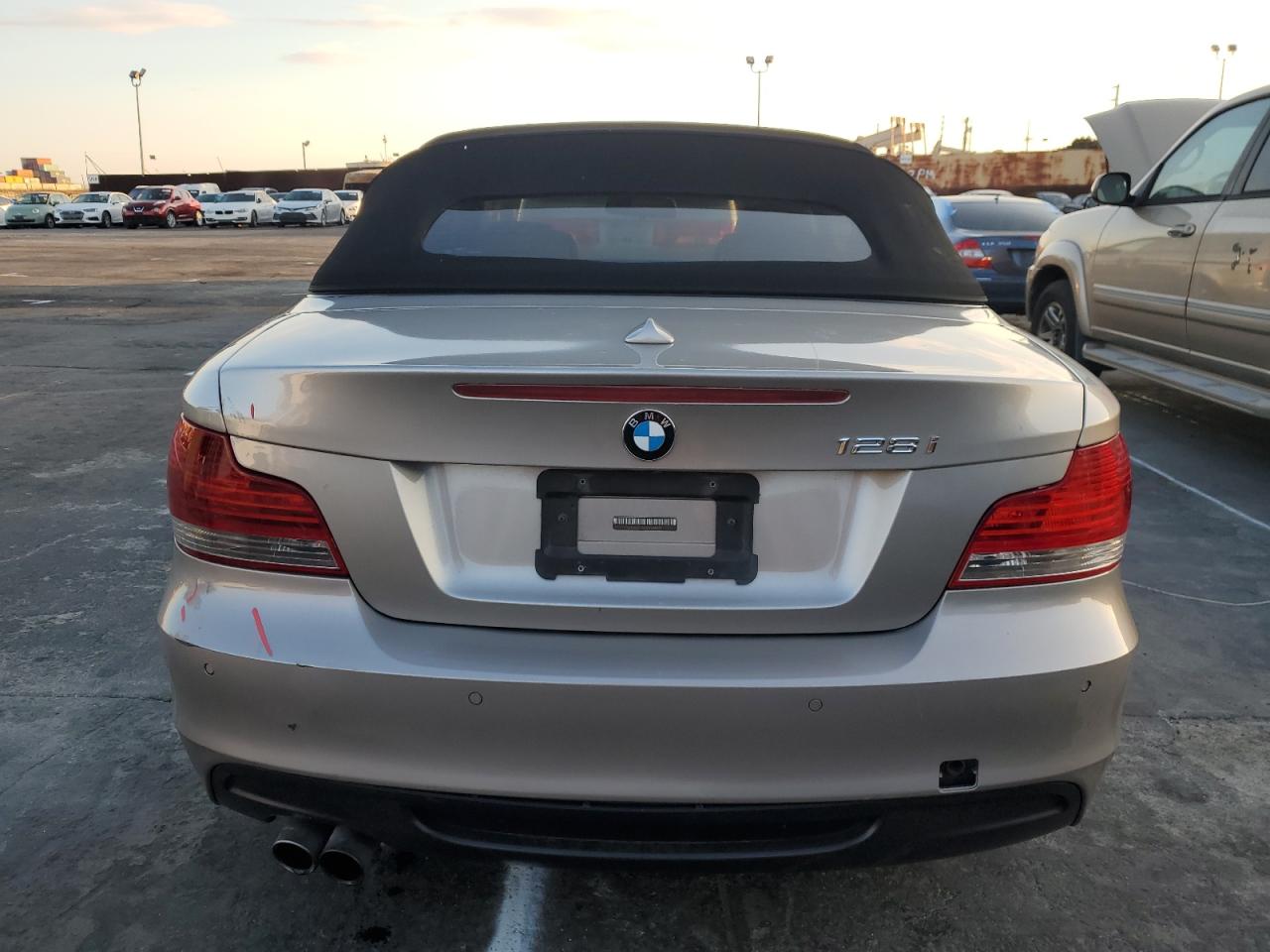 2008 BMW 1er VIN WBAUL73528VE88097 Copart auction photo, all over / front end damage thumbnail 6
