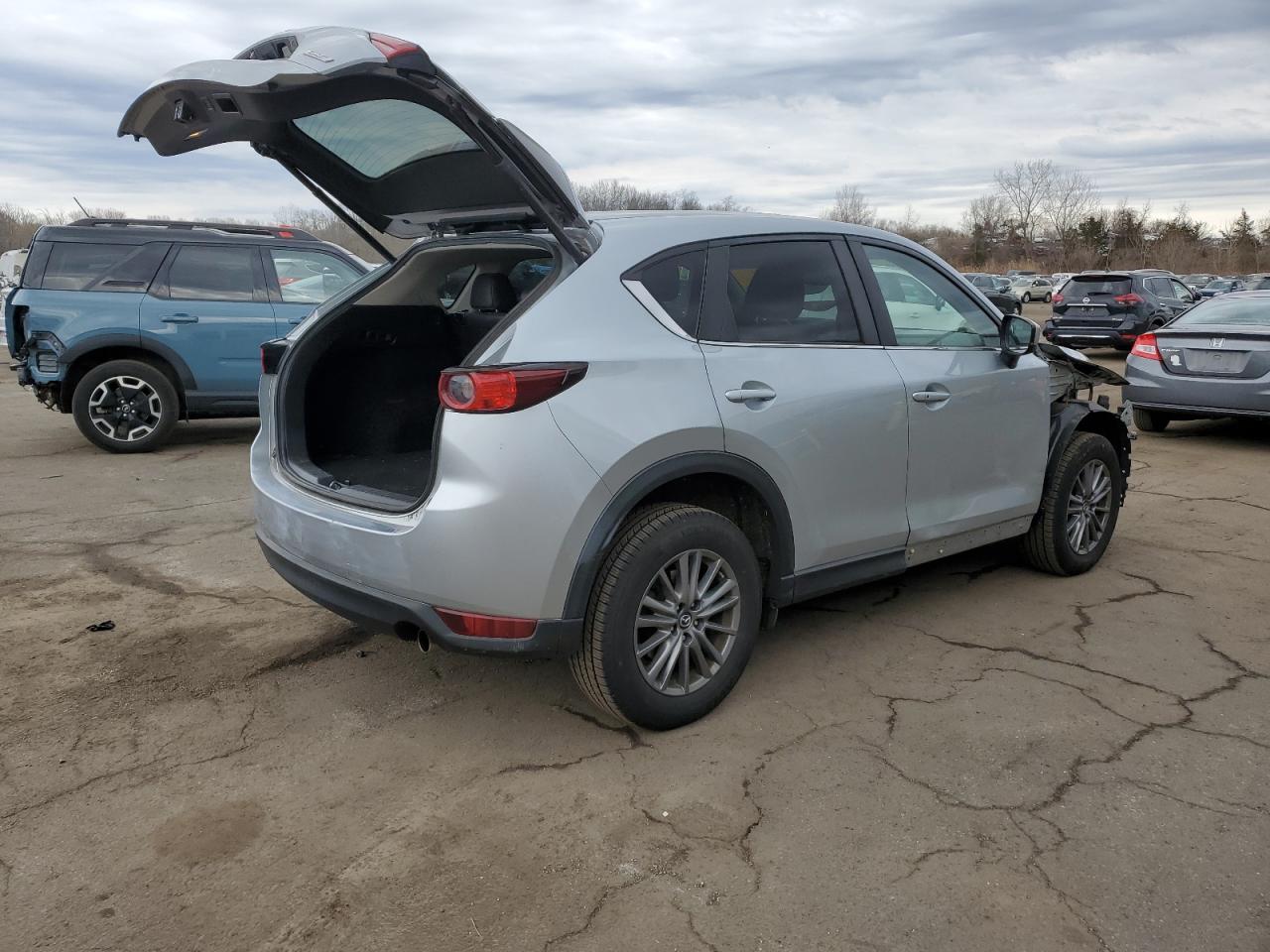 2017 Mazda CX-5 VIN JM3KFBCL5H0213635 Copart auction photo, front end / side damage thumbnail 3
