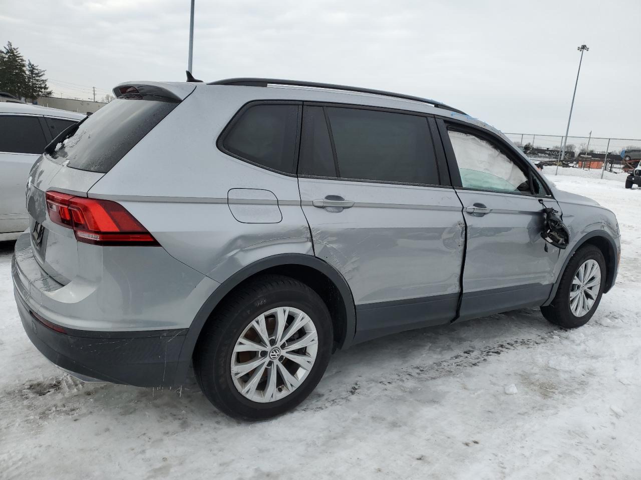 2020 Volkswagen Tiguan VIN 3VV1B7AX5LM113772 Copart auction photo, all over damage thumbnail 3