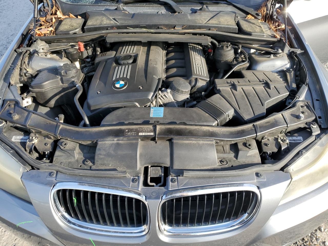 2010 BMW 3er VIN WBAPH7G52ANM51322 Copart auction photo, front end damage thumbnail 11