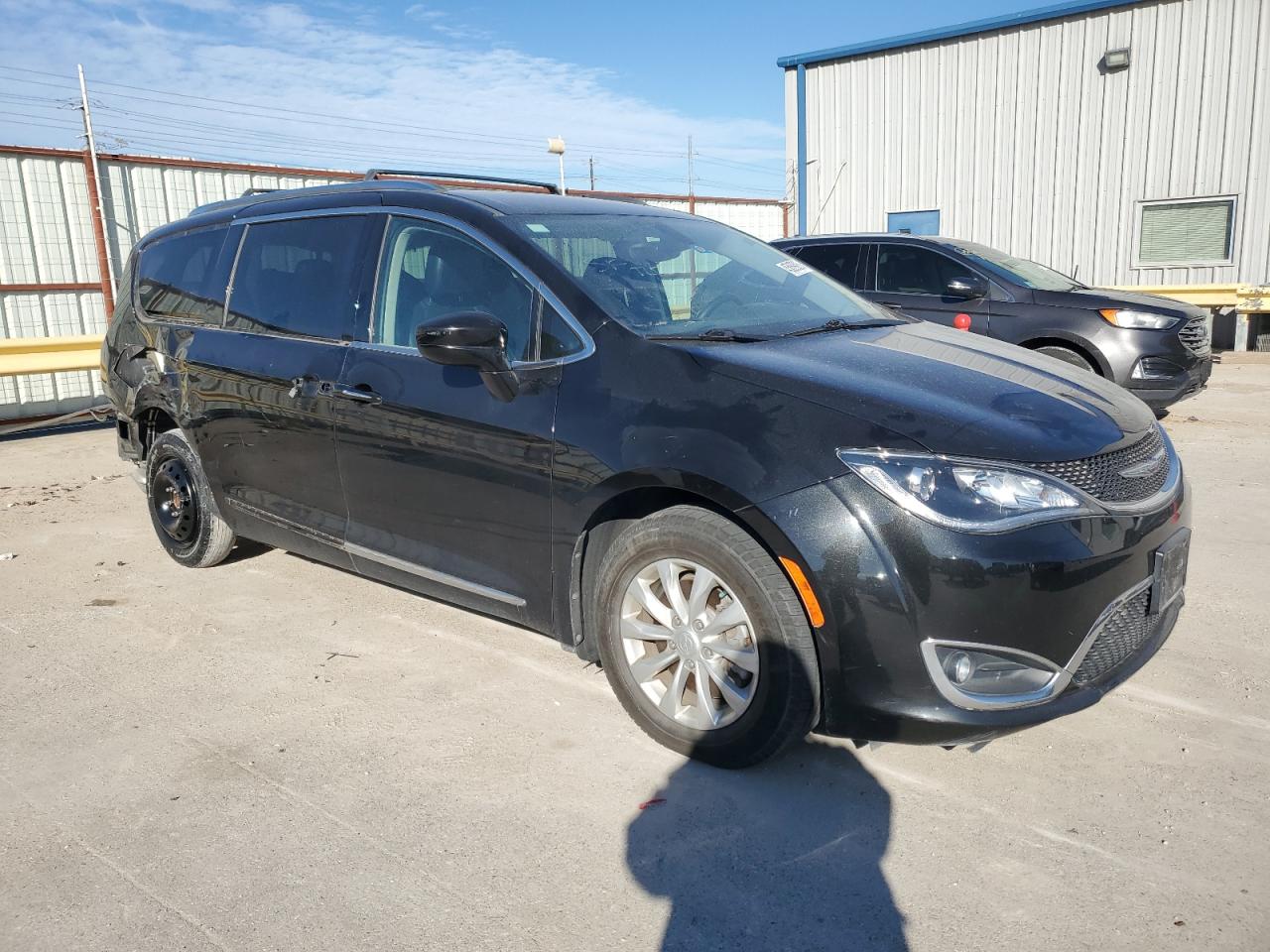 2018 Chrysler Pacifica VIN 2C4RC1BGXJR149702 Copart auction photo, rear end / minor dent/scratches damage thumbnail 4