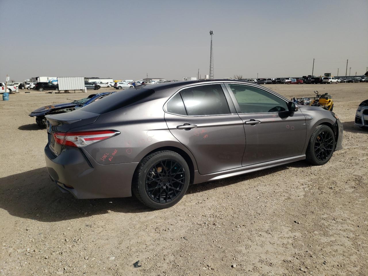2020 Toyota Camry VIN 4T1G31AK7LU535363 Copart auction photo, front end / hail damage thumbnail 3