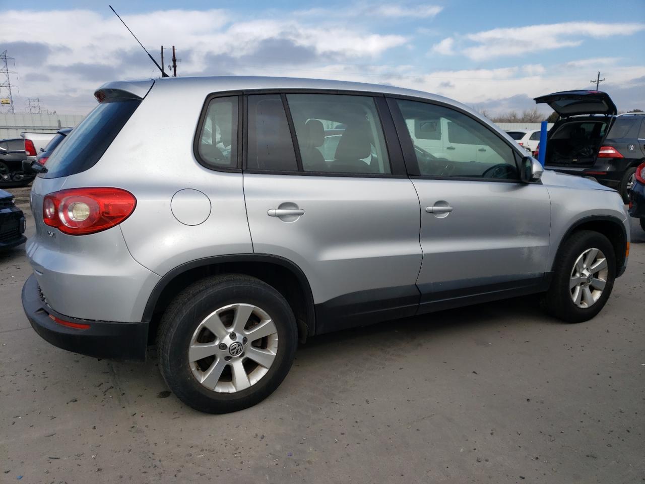 2009 Volkswagen Tiguan VIN WVGAV75N29W536425 Copart auction photo, front end / rear end damage thumbnail 3