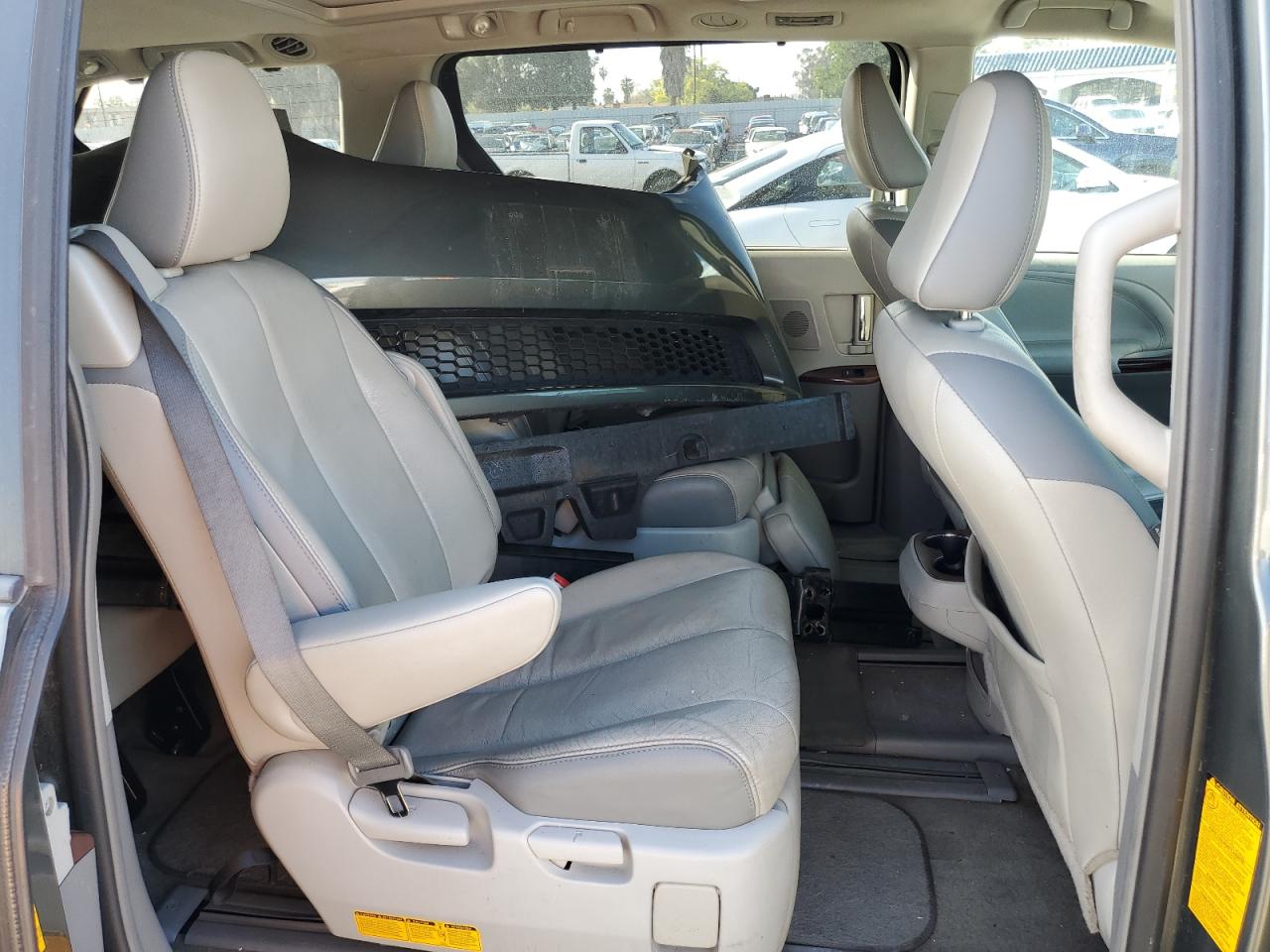 2013 Toyota Sienna VIN 5TDYK3DC0DS359399 Copart auction photo, front end / minor dent/scratches damage thumbnail 11