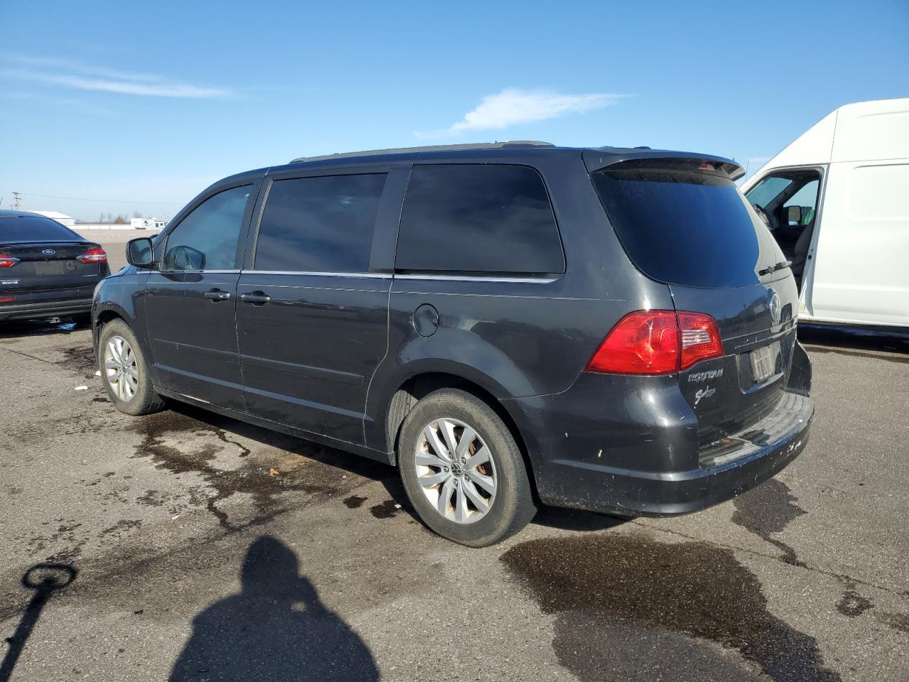 2012 Volkswagen Routan VIN 2C4RVABG9CR354652 Copart auction photo, front end damage thumbnail 2