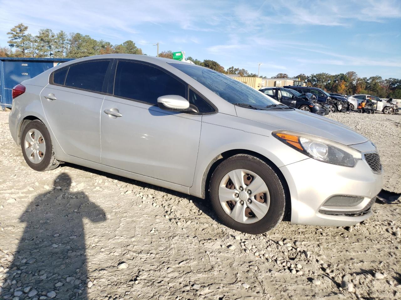 2016 KIA Forte VIN KNAFK4A66G5492218 Copart auction photo, front end / minor dent/scratches damage thumbnail 4