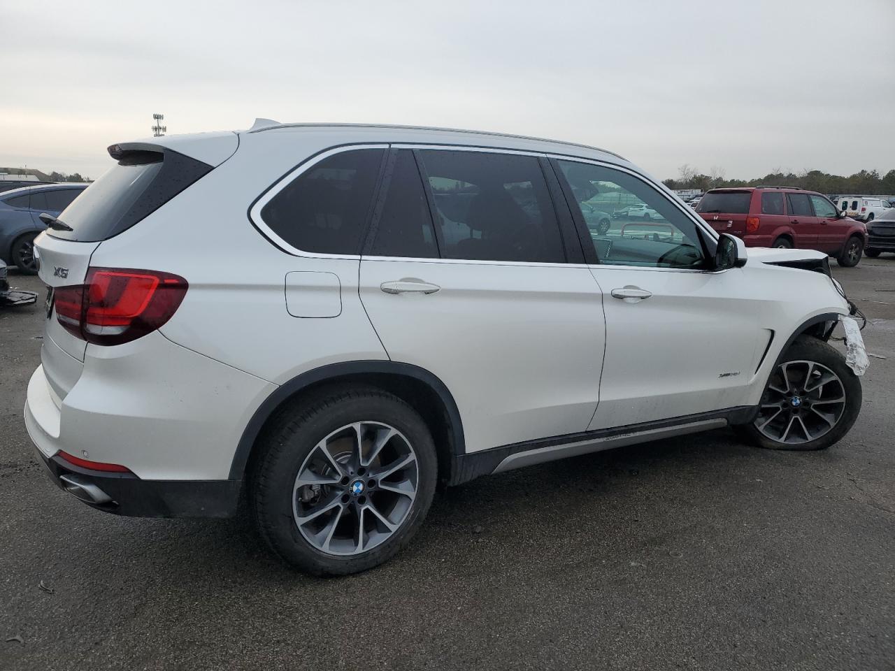 2018 BMW X5 VIN 5UXKR0C58J0X98270 Copart auction photo, front end damage thumbnail 3