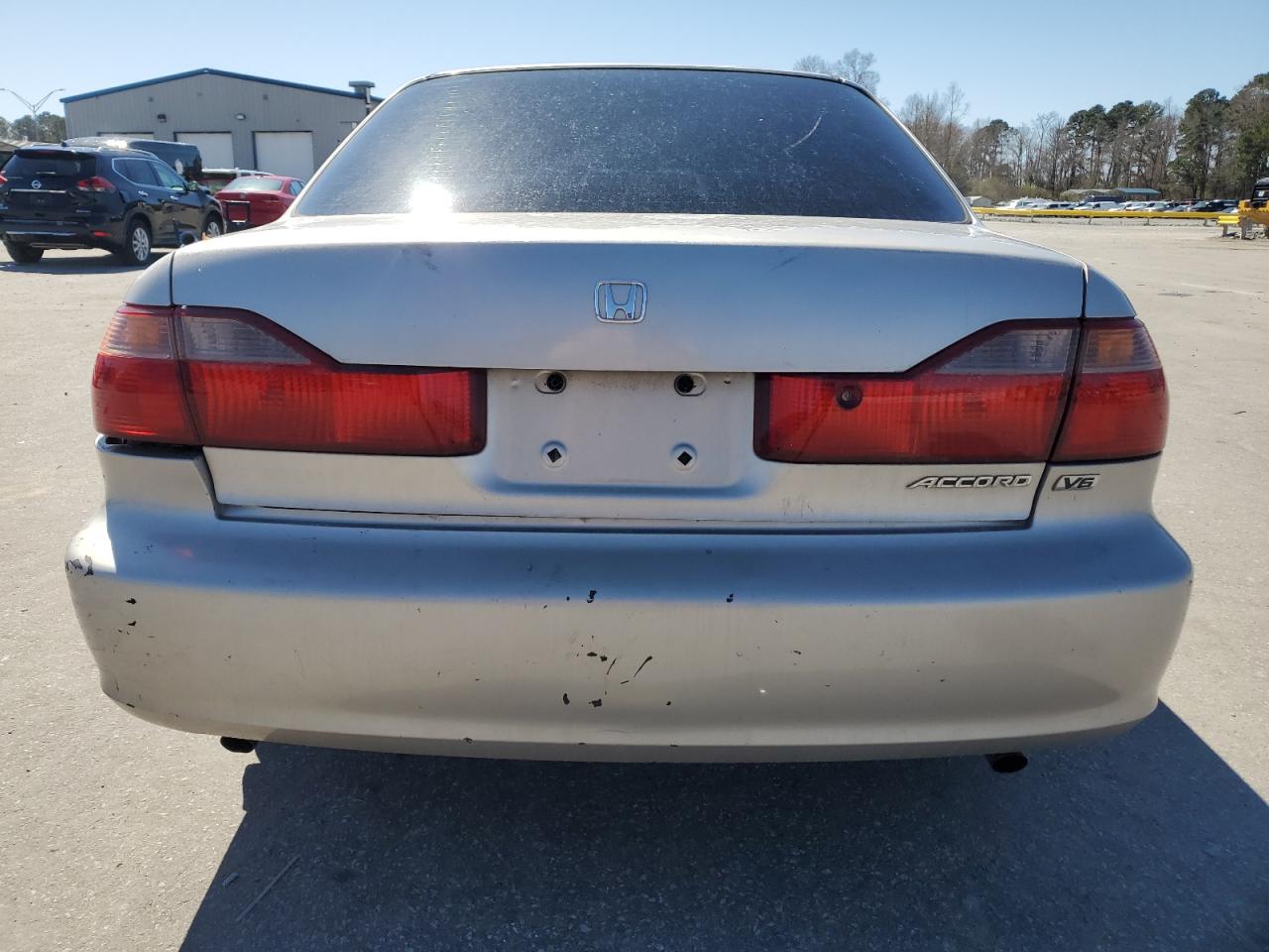 1998 Honda Accord VIN 1HGCG1646WA004843 Copart auction photo, front end / undercarriage damage thumbnail 6