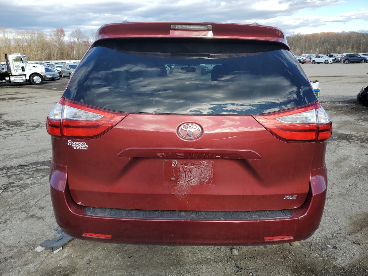 2017 Toyota Sienna VIN 5TDYZ3DC2HS824623 Copart auction photo, front end damage thumbnail 6