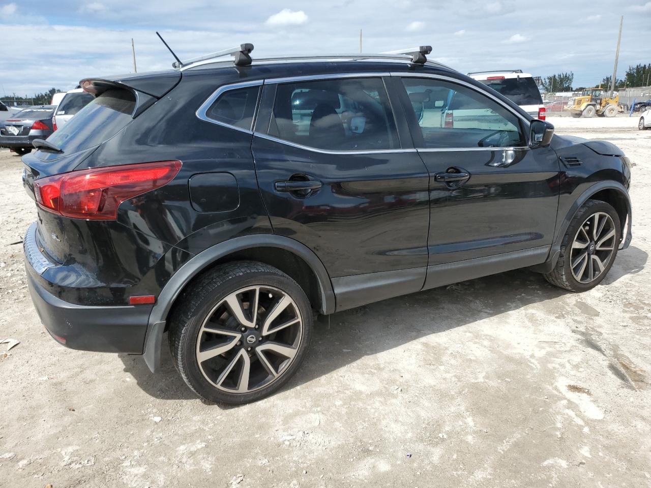 2017 Nissan Rogue VIN JN1BJ1CP5HW012483 Copart auction photo, front end / mechanical damage thumbnail 3