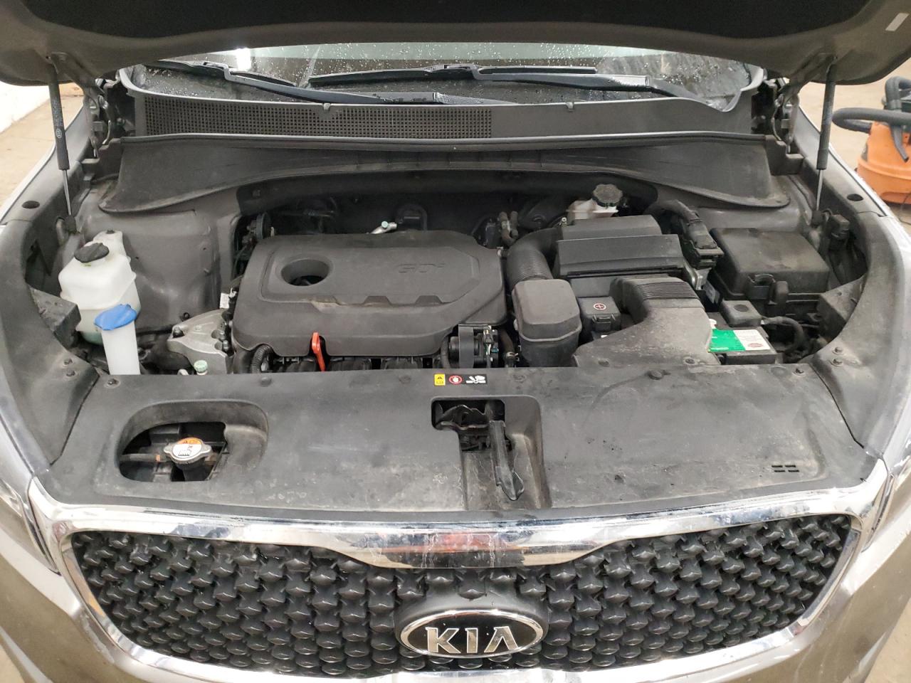 2017 KIA Sorento VIN 5XYPGDA39HG325813 Copart auction photo, minor dent/scratches damage thumbnail 12