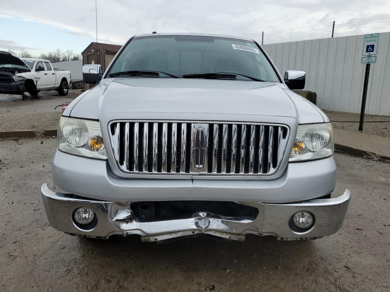 2006 Lincoln Mark LT VIN 5LTPW16536FJ14891 Copart auction photo, front end damage thumbnail 5