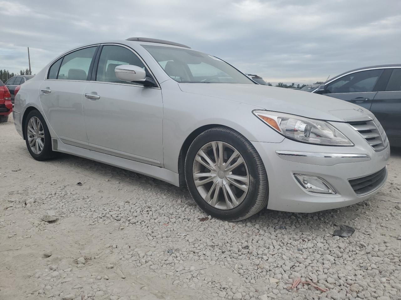 2014 Hyundai Genesis VIN KMHGC4DD0EU263112 Copart auction photo, water/flood / minor dent/scratches damage thumbnail 4