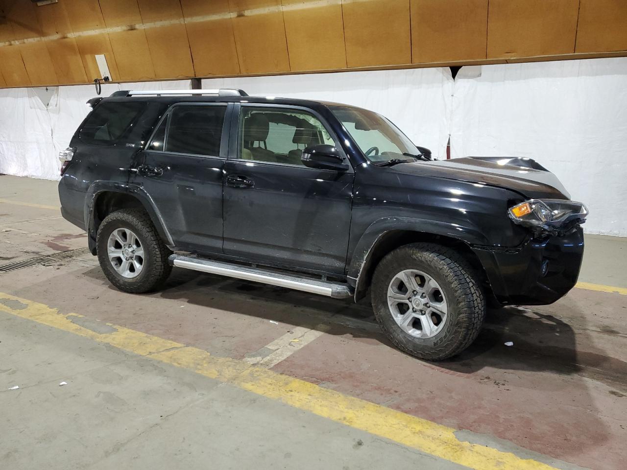 2021 Toyota 4Runner VIN JTEMU5JRXM5904068 Copart auction photo, front end / minor dent/scratches damage thumbnail 4