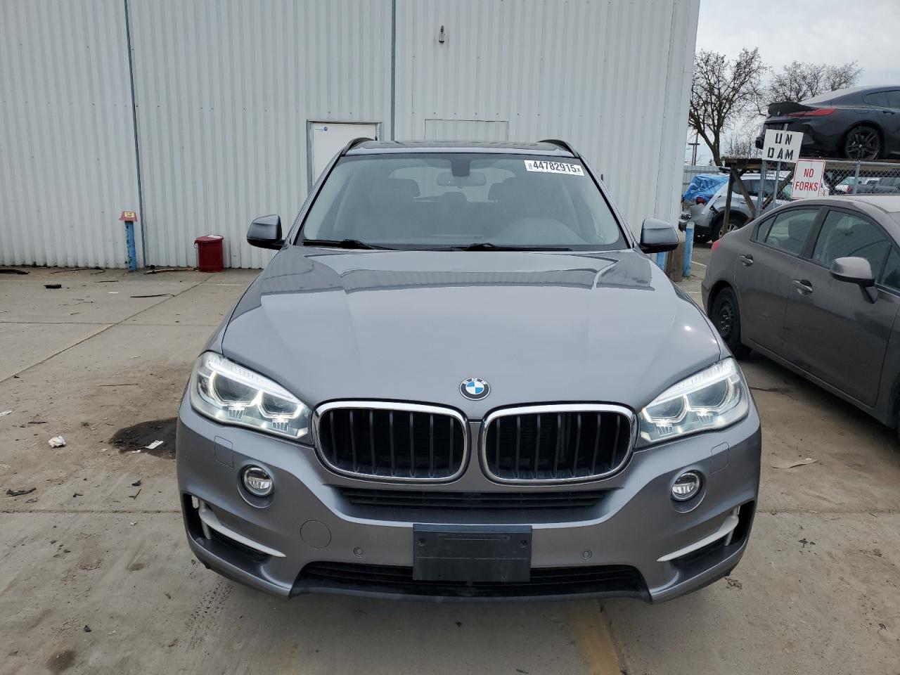 2016 BMW X5 VIN 5UXKR0C53G0P32329 Copart auction photo, minor dent/scratches damage thumbnail 5
