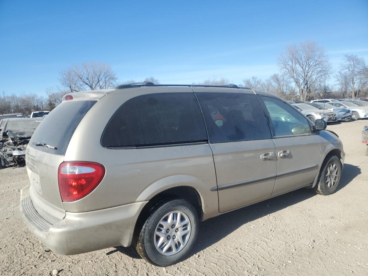 2002 Dodge Caravan VIN 1B4GP34372B656622 Copart auction photo, front end damage thumbnail 3