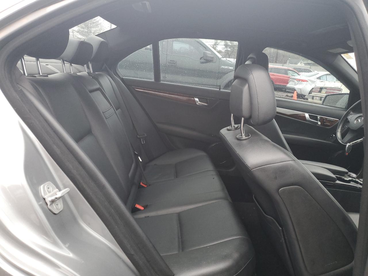 2011 Mercedes-Benz C-klasse VIN WDDGF8BB7BR147219 Copart auction photo, front end / side damage thumbnail 10