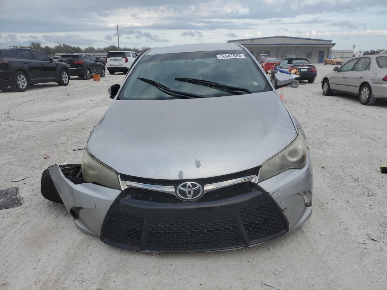 2017 Toyota Camry VIN 4T1BF1FK3HU619598 Copart auction photo, side / front end damage thumbnail 5