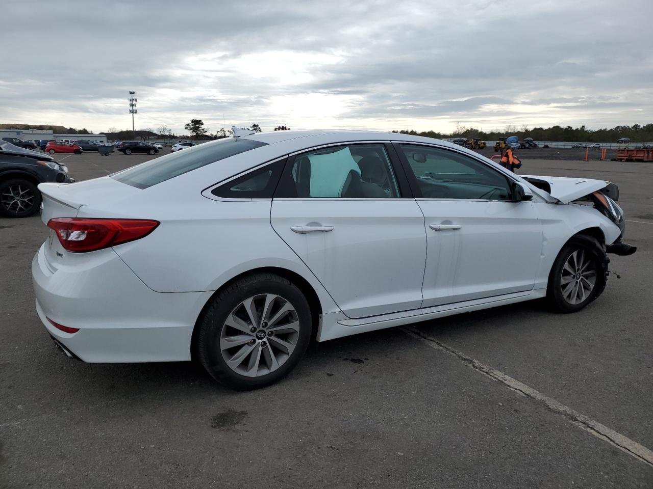 2017 Hyundai Sonata VIN 5NPE34AF2HH538494 Copart auction photo, front end / minor dent/scratches damage thumbnail 3