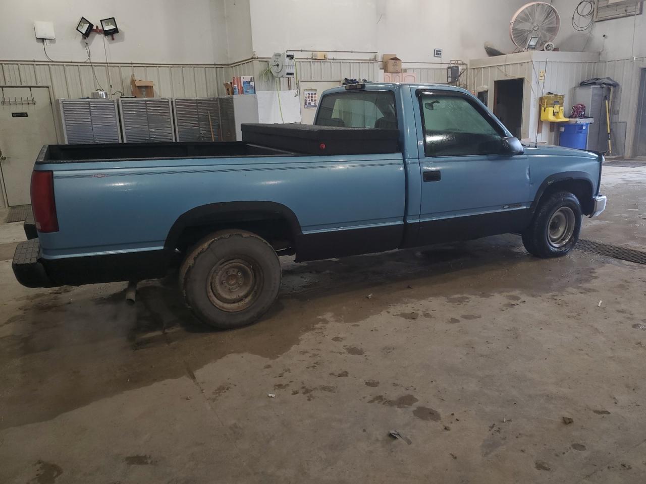 1997 Chevrolet GMT-400 VIN 1GCEC14W7VZ136551 Copart auction photo, side damage thumbnail 3