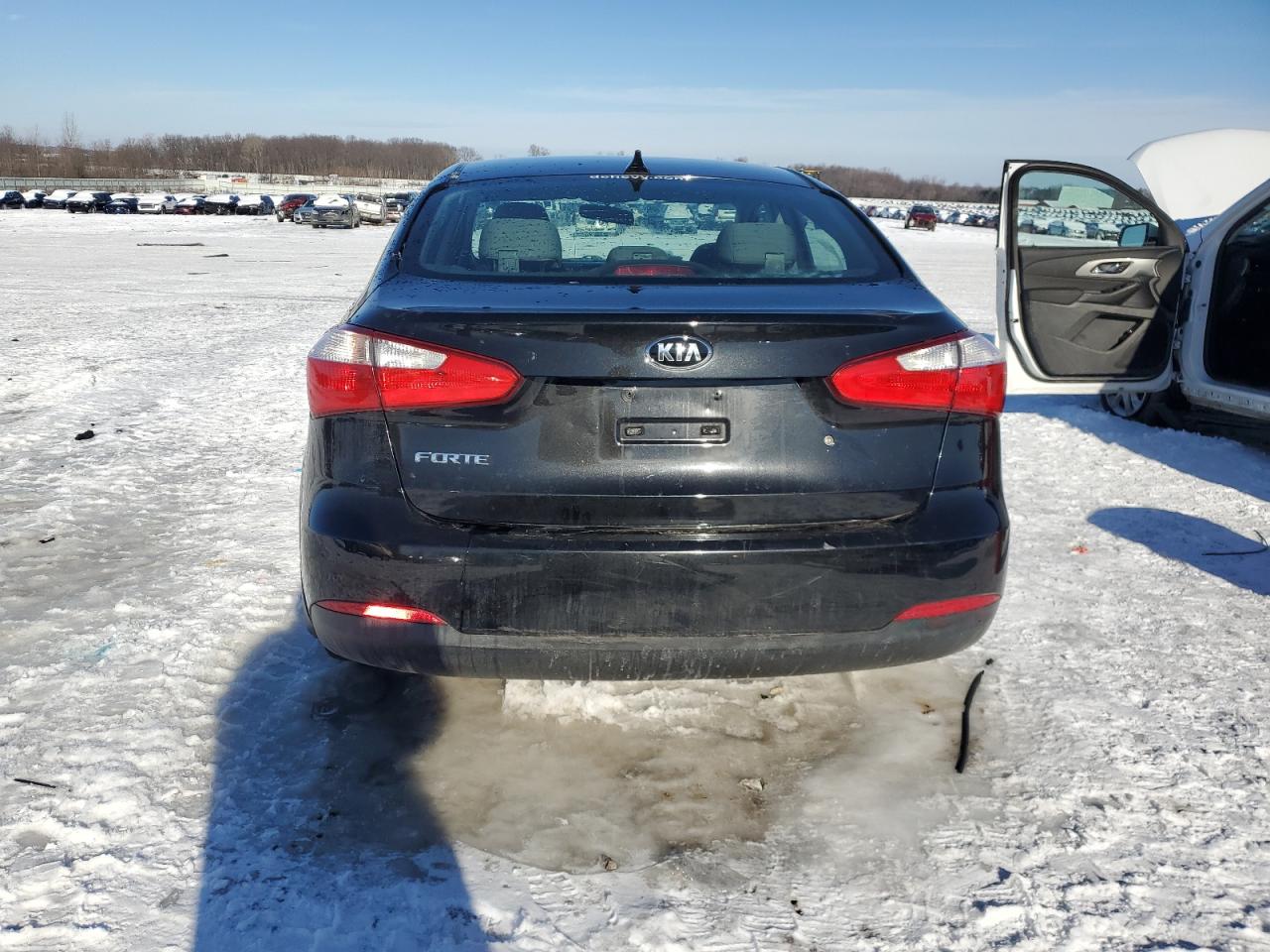 2015 KIA Forte VIN KNAFK4A60F5377497 Copart auction photo, front end / side damage thumbnail 6