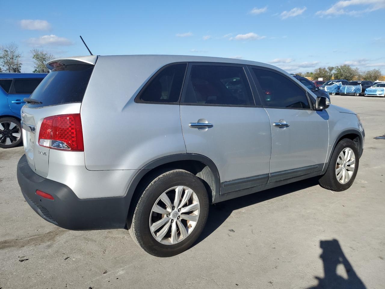 2011 KIA Sorento VIN 5XYKU4A21BG022056 Copart auction photo, front end damage thumbnail 3