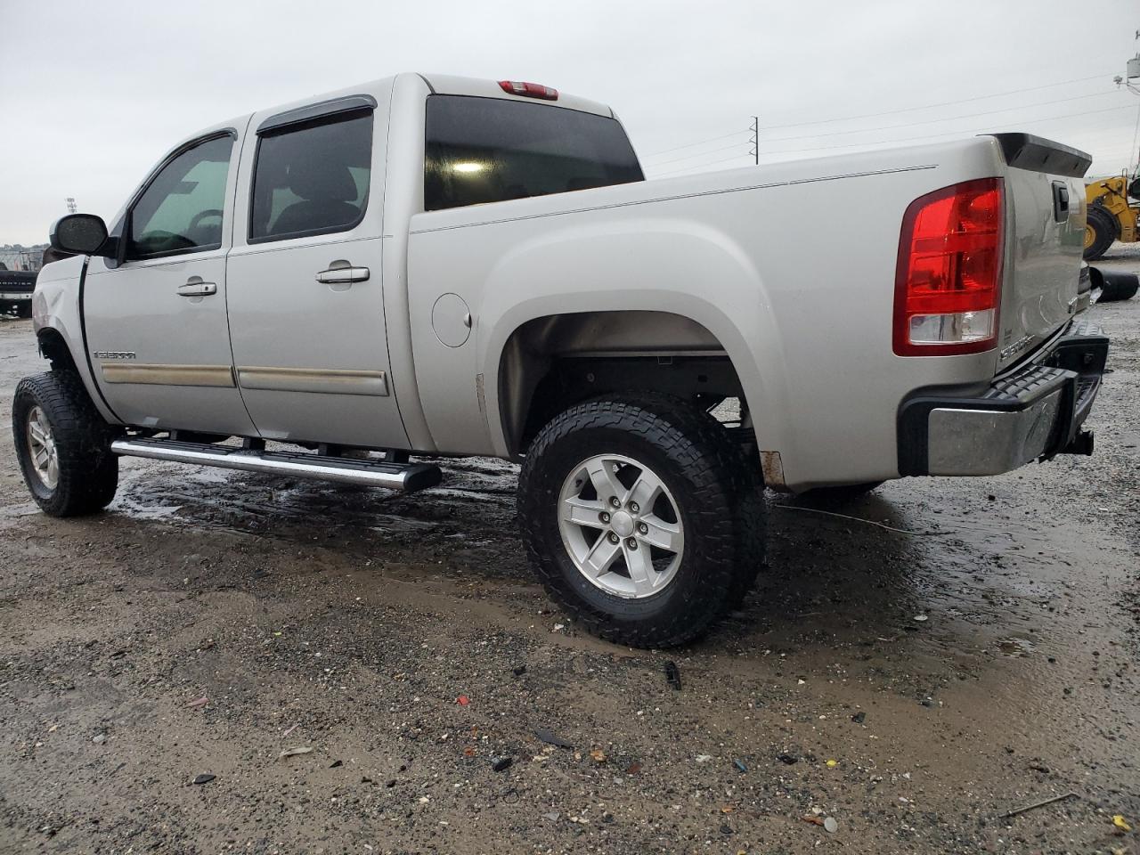 2007 GMC Sierra VIN 2GTEC13J071572451 Copart auction photo, front end / minor dent/scratches damage thumbnail 2