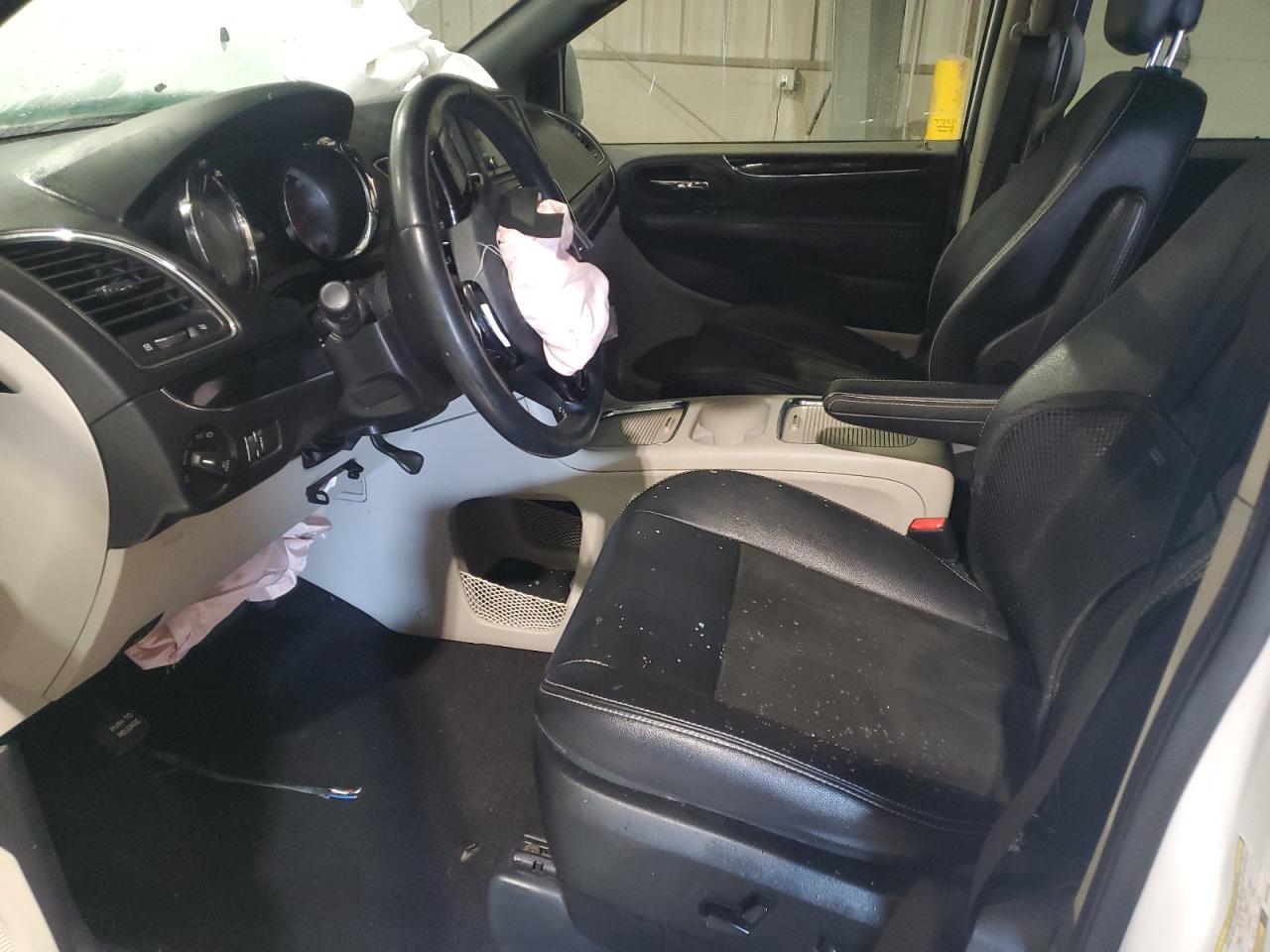 2019 Dodge Caravan VIN 2C4RDGCG0KR545590 Copart auction photo, side / front end damage thumbnail 7