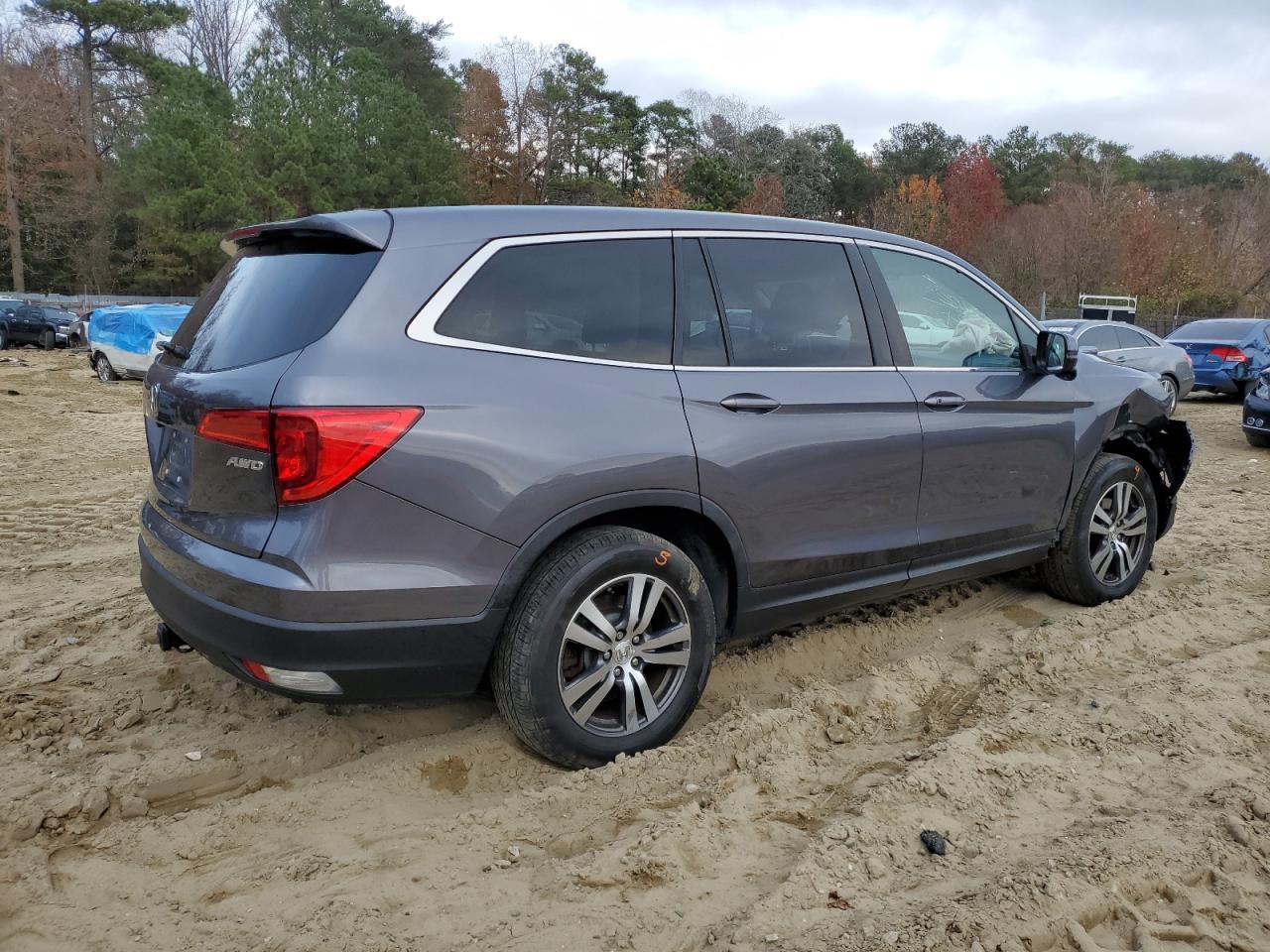 2017 Honda Pilot VIN 5FNYF6H88HB070938 Copart auction photo, front end / minor dent/scratches damage thumbnail 3