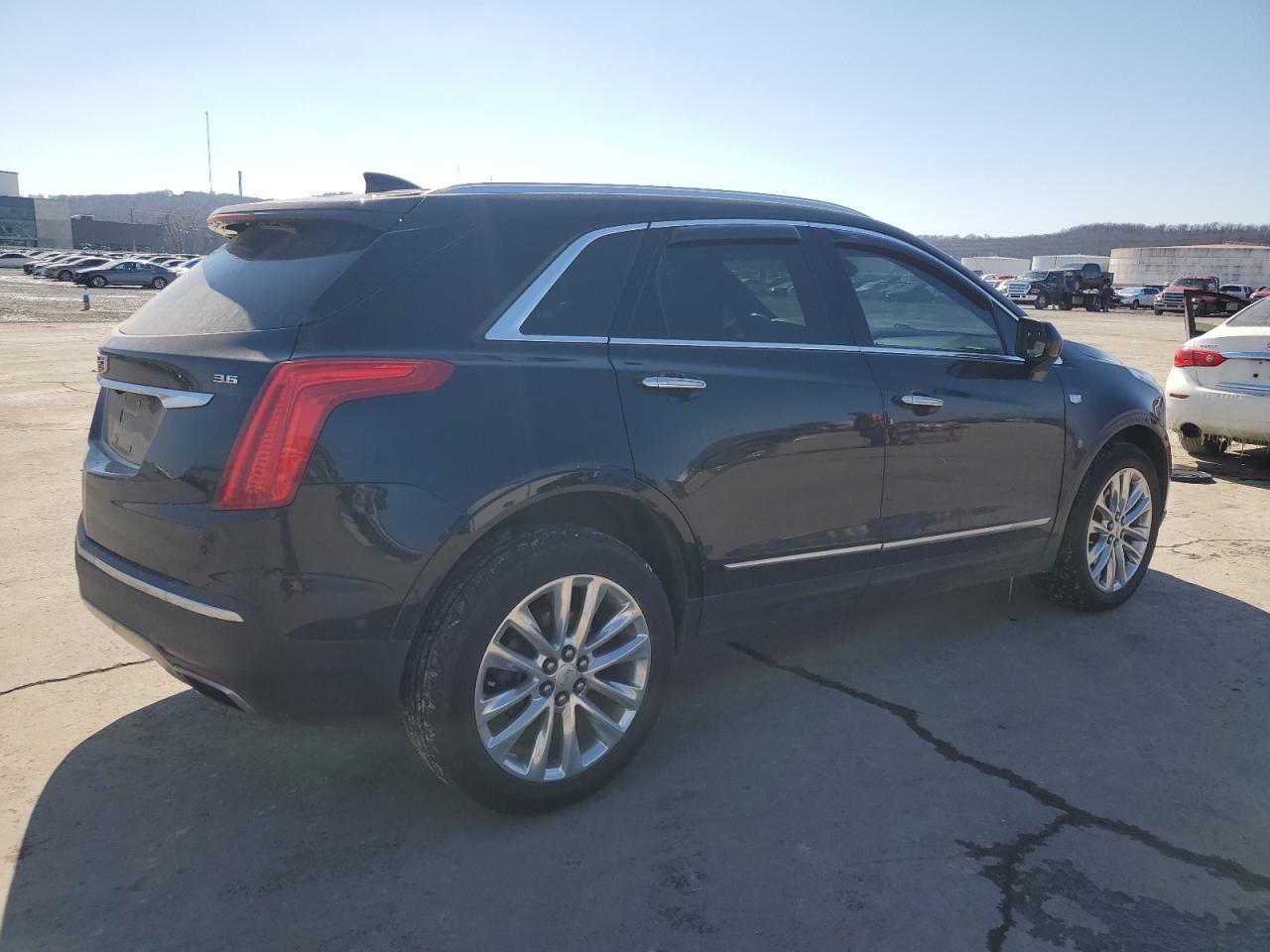 2017 Cadillac XT5 VIN 1GYKNFRS9HZ191582 Copart auction photo, front end / minor dent/scratches damage thumbnail 3