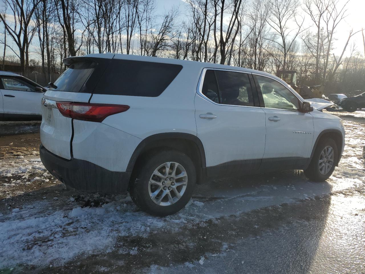 2020 Chevrolet Traverse VIN 1GNEVFKW4LJ205385 Copart auction photo, front end / side damage thumbnail 3