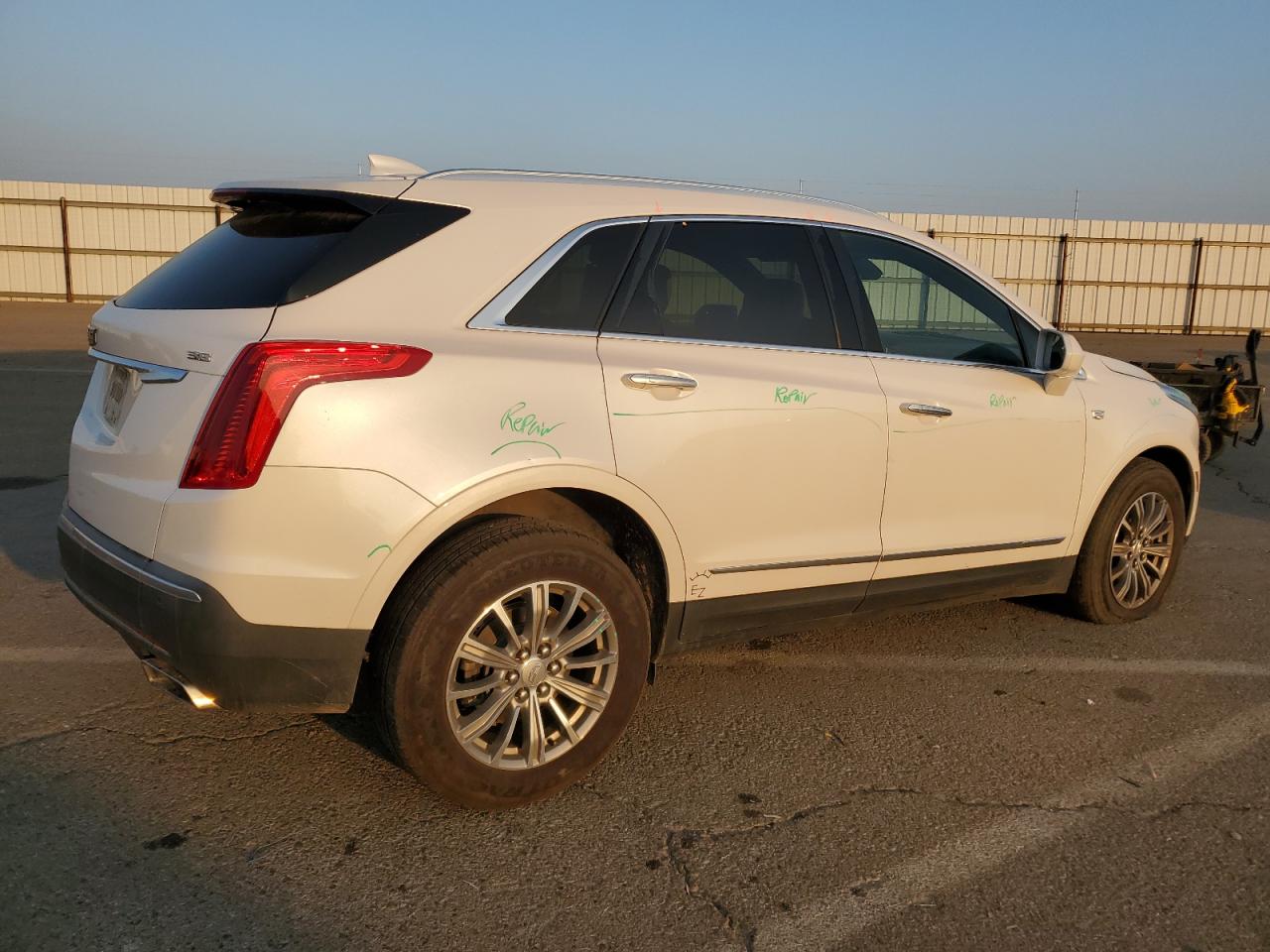 2017 Cadillac XT5 VIN 1GYKNBRS8HZ249397 Copart auction photo, front end / side damage thumbnail 3