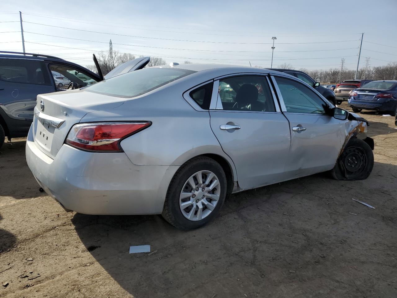 2015 Nissan Altima VIN 1N4AL3AP5FN341937 Copart auction photo, front end / side damage thumbnail 3