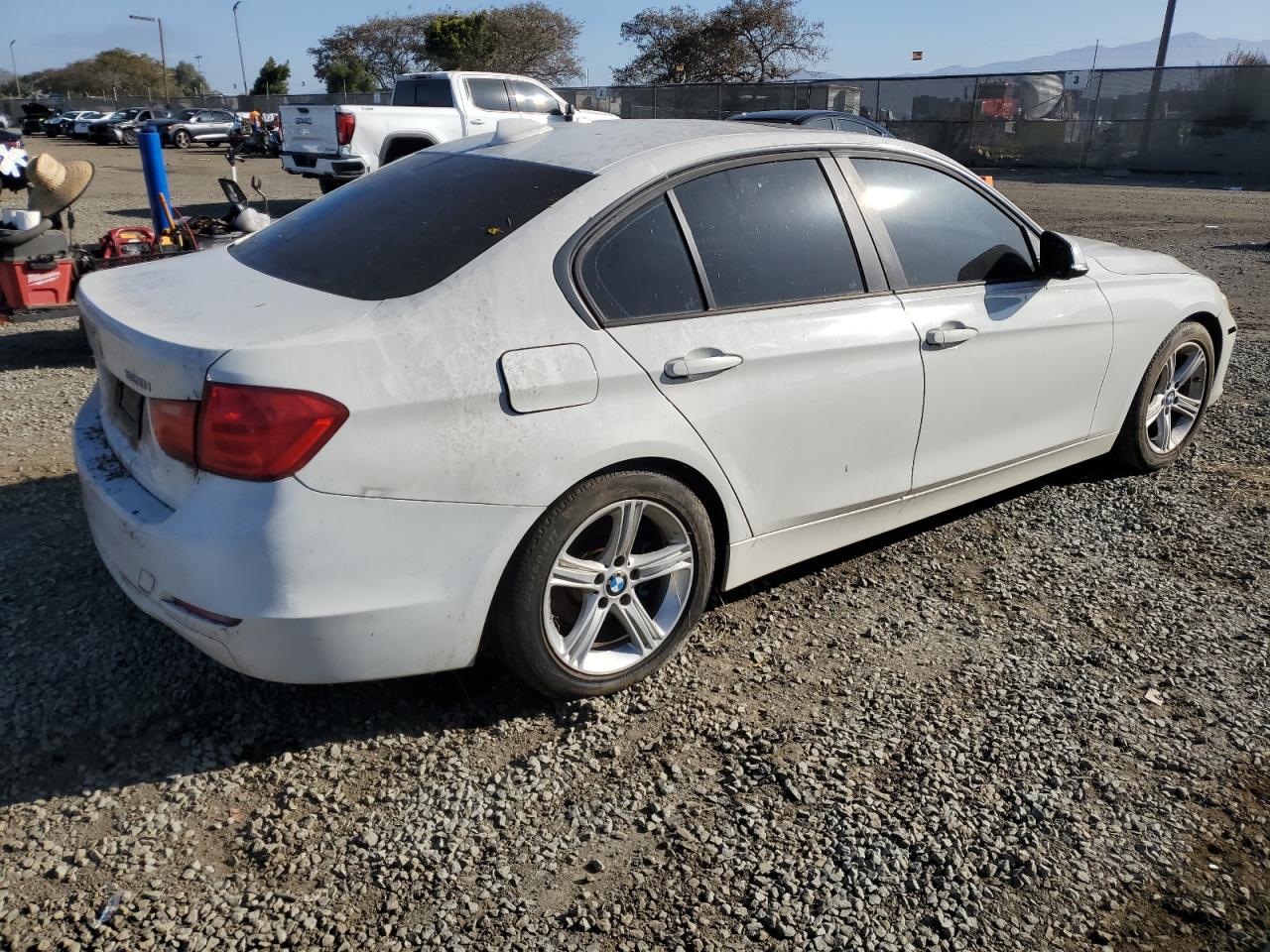 2013 BMW 3er VIN WBA3A5C58DF352435 Copart auction photo, front end damage thumbnail 3