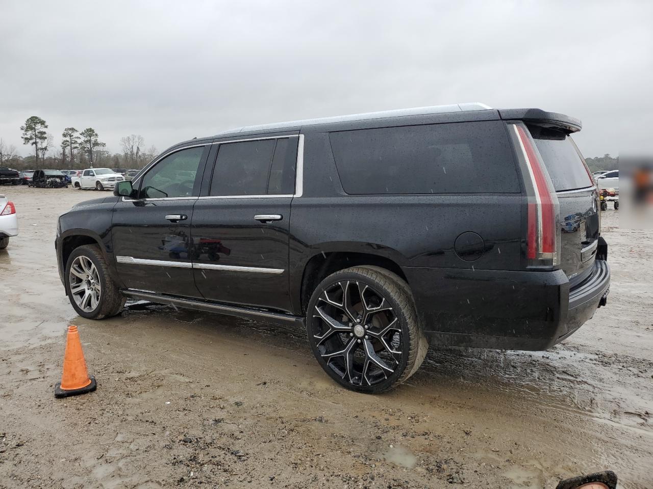 2015 Cadillac Escalade VIN 1GYS4JKJXFR295986 Copart auction photo, normal wear / minor dent/scratches damage thumbnail 2