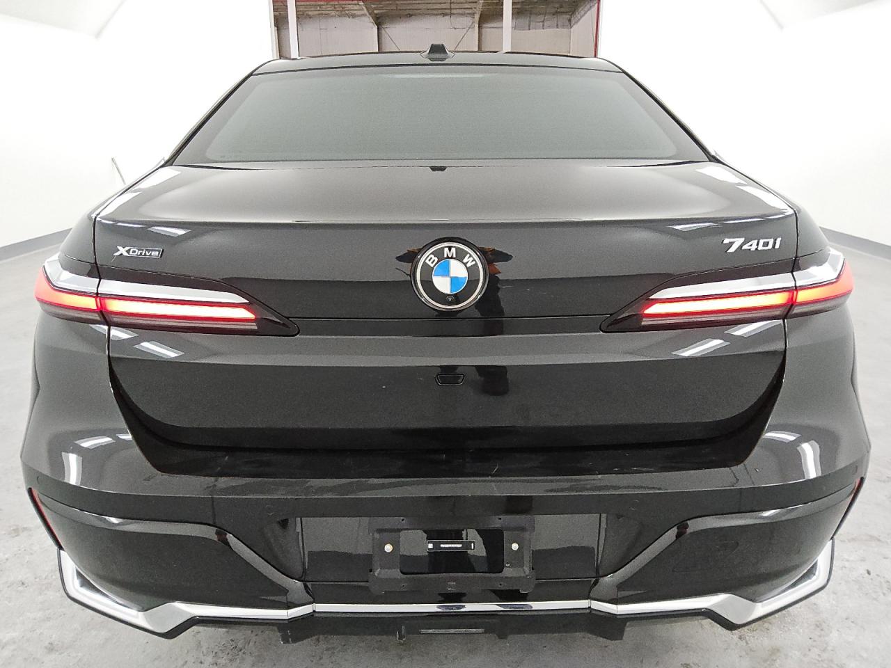 2024 BMW 7er VIN WBA33EH07RCR75237 Copart auction photo, side damage thumbnail 6